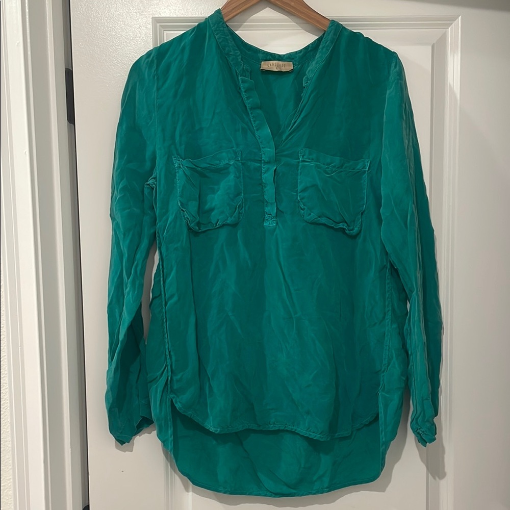 Language Green rayon lightweight top size large